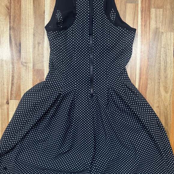 lululemon athletica - Picture 4 of 6